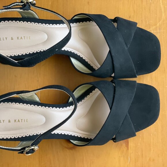 Kelly & Katie Liliena Sz 9 Black Microsuede Platform Sandal (Worn once) - Picture 11 of 16